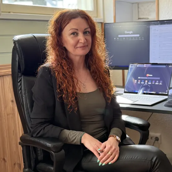 Sandra Rusinova i sitt hemmakontor på Åland.