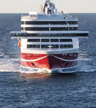 Rederiet Viking Lines fartyg Viking Grace på havet.