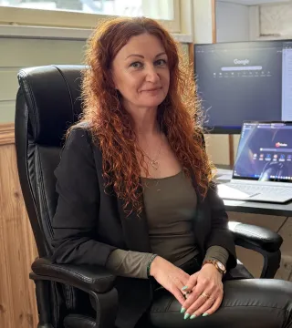 Sandra Rusinova i sitt hemmakontor på Åland.