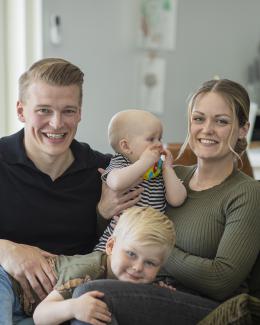 Johannes och Anna Nordenholm med familj.