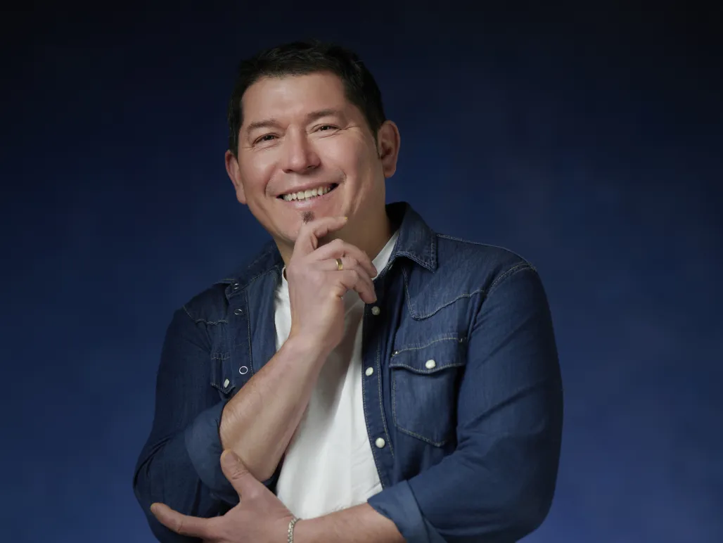 Angelo, Ålandsambassadör.